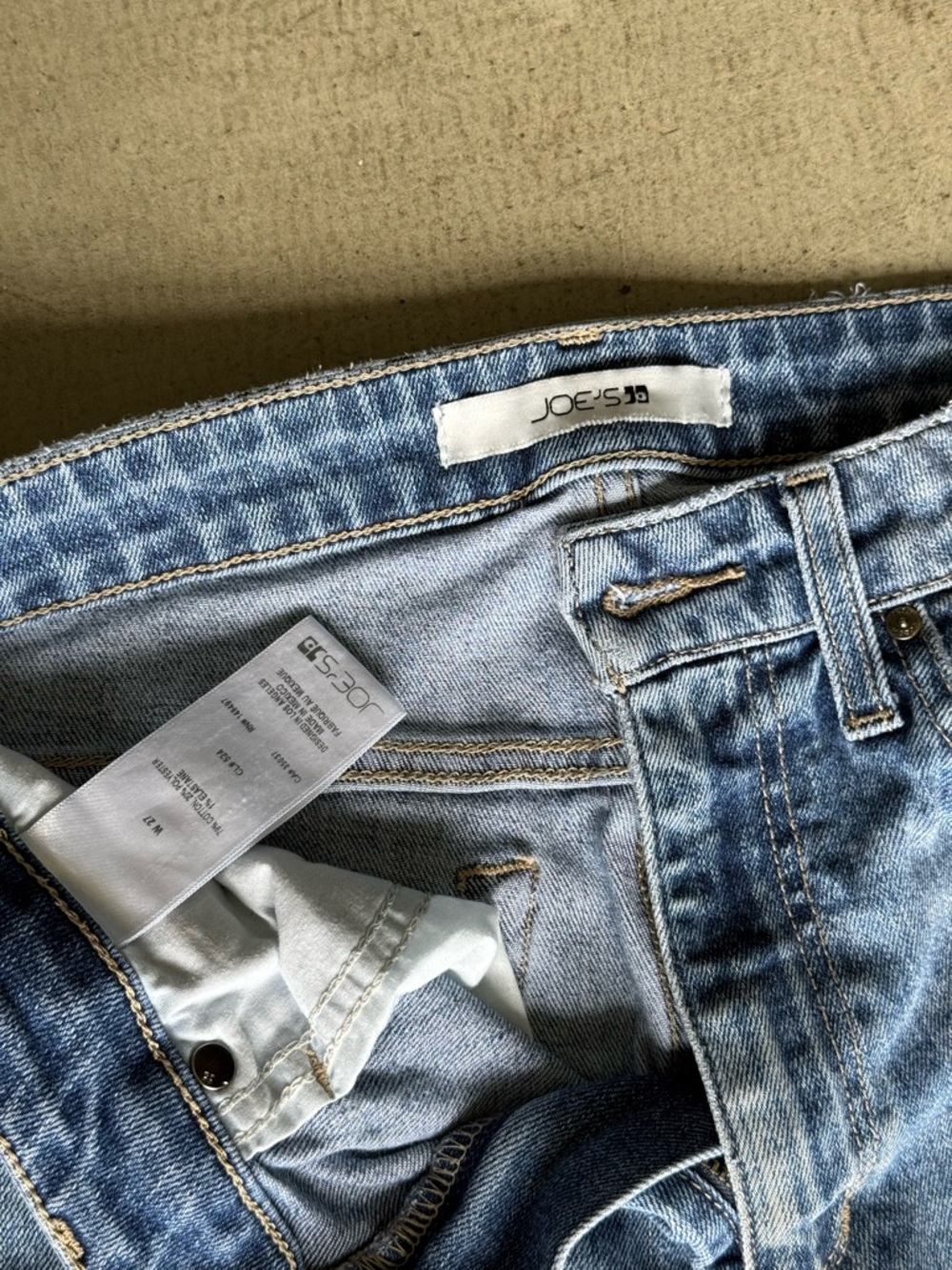 Joe’s Jeans / Mid Rise Straight Raw Hem / Light Wash - Picture 6 of 8